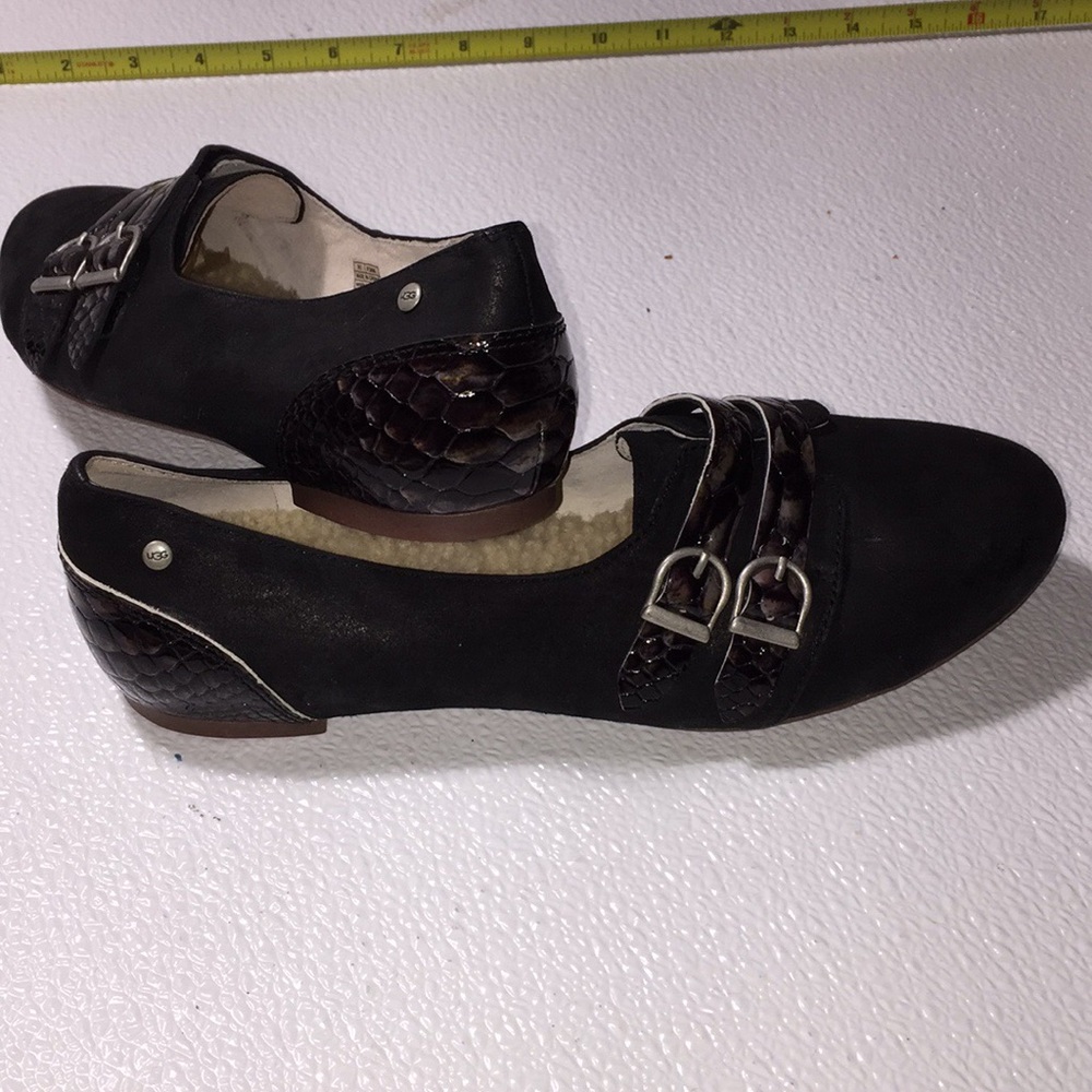 Ugg Size 7 - image 4